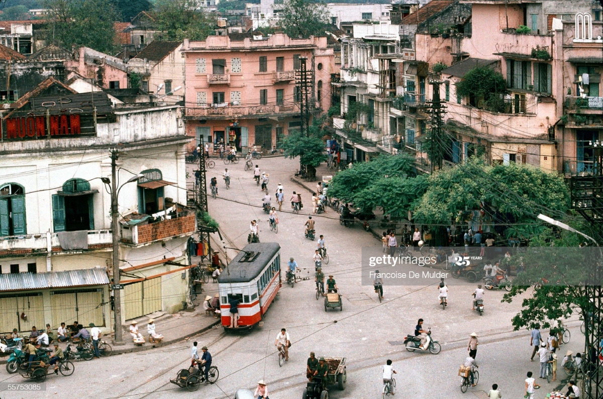 Hanoi in 1989 as seen through the lens of French journalist